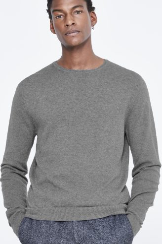 סוודר צווארון עגול שילוב פאצ'ים סוודר צווארון עגול שילוב פאצ'ים