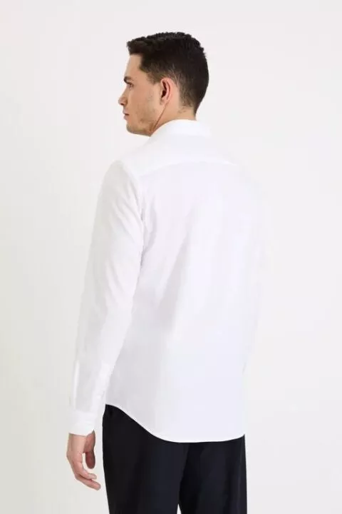 חולצה מכופתרת בגזרת סלים - Image 4