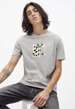 חולצת טי הדפס, צווארון עגול