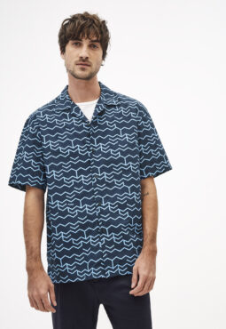 חולצת צווארון מכופתרת