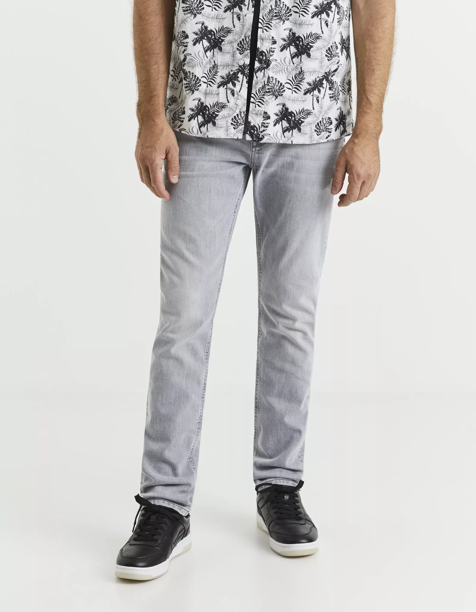 ג'ינס גזרת סלים