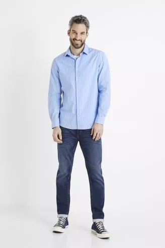 ג'ינס בגזרת Slim Fit