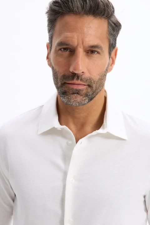 ⁦חולצה בגזרת רגולר מכותנה ויסקוזה⁩ – תמונה ⁦4⁩