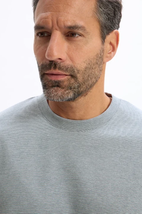 ⁦חולצת טי צווארון עגול - כחול נייבי⁩ – תמונה ⁦5⁩