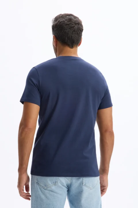 ⁦טי-שירט קצרה הדפס "אבא" (צרפתית) - כחול כהה⁩ – תמונה ⁦4⁩