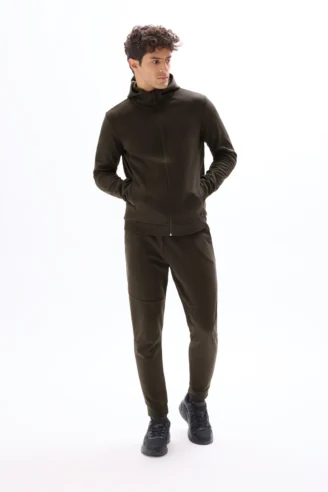 קפוצ׳ון ג'קט סטרצ' עם רוכסן - שחור