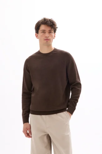 סוודר ג’רזי, מפתח צווארון וי, בד דק רך ונעים, 100% כותנה - חום כהה