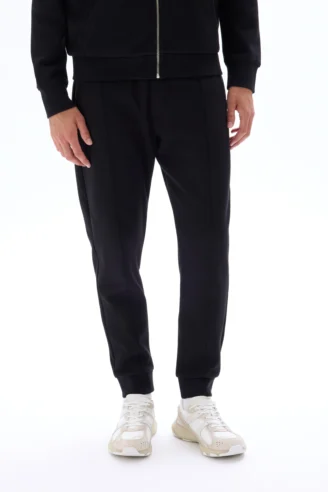 מכנסי ג’וגינג גזרה רגולר, כיסים איטלקיים - שחור