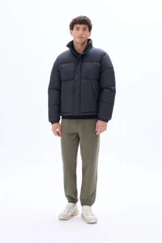 מעיל פוף מחמם Airwarm עם צווארון גבוה - שחור