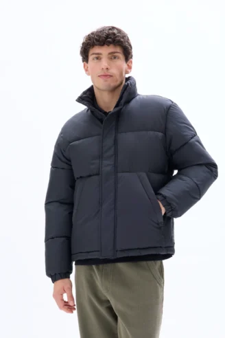 מעיל פוף מחמם Airwarm עם צווארון גבוה - שחור