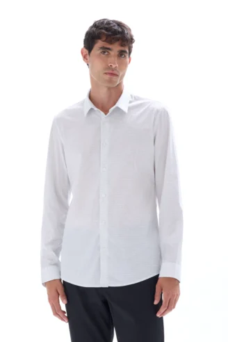 חולצה מכופתרת גזרה סלים עם הדפס נקודות - לבן