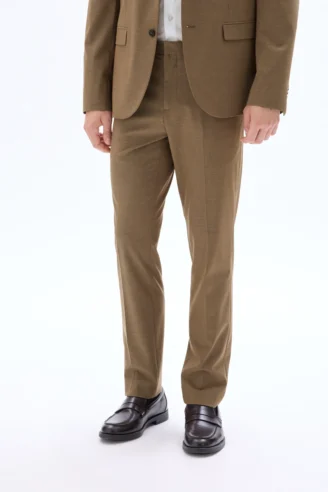 מכנסי חליפה בגזרת סלים מבד גמיש - חום