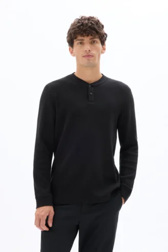 חולצת טי ארוכה סריגת ואפל - שחור