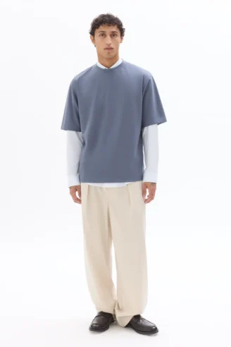 חולצת טי עם צווארון עגול