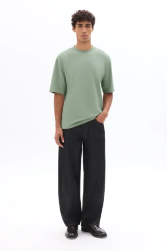 חולצת טי עם צווארון עגול