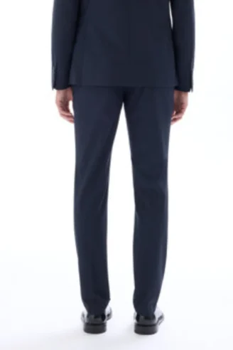 מכנסי חליפה בגזרת סלים מבד גמיש - חום