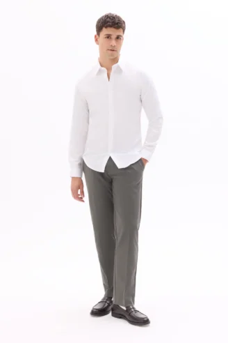 חולצה עם גזרה צמודה (Slim) 100% כותנה