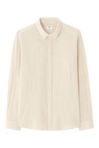 חולצה בגזרה רגילה עם צווארון צרפתי מפשתן וכותנה .