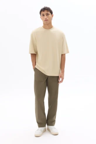 חולצת טי עם צווארון עגול