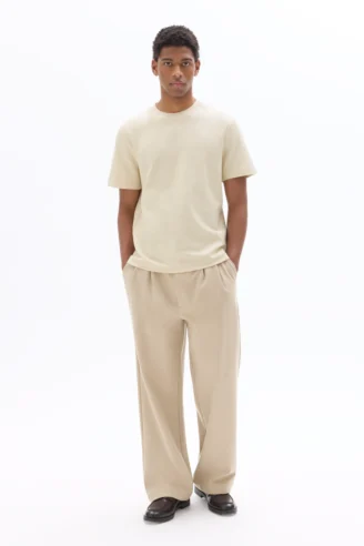 טי־שירט בוקסי מכותנה סטרץ' עם כיס - בז'