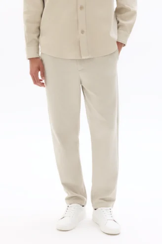 מכנסיים בגזרת Slim מבד Twill – בז'